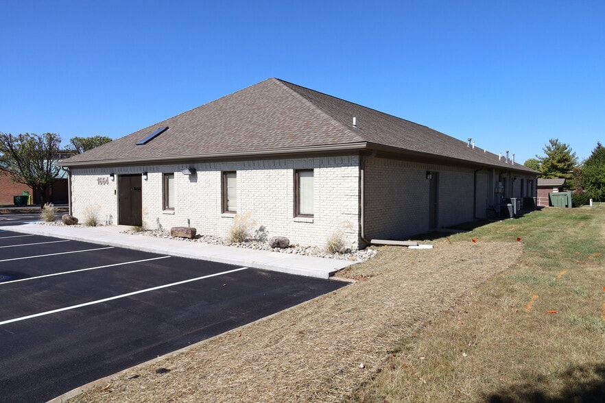 More Photos Of 1664 W Smith Valley Rd, Greenwood Medical For Lease
