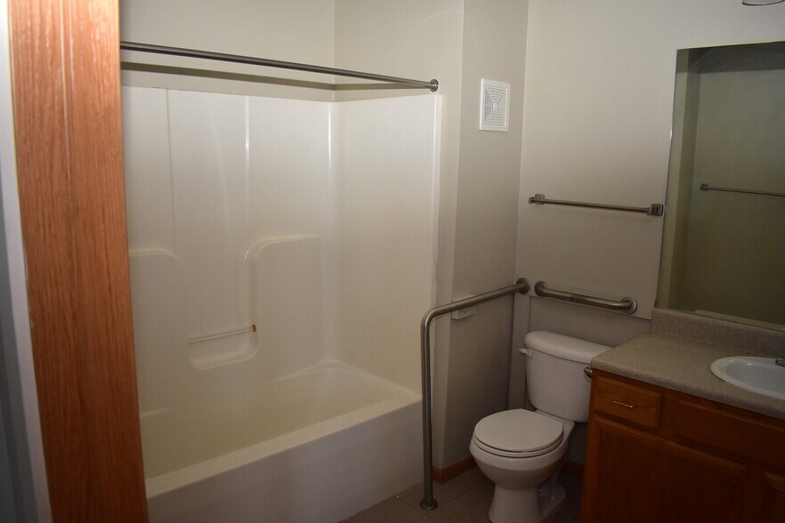 More Photos Of 200 E Arlington St, Waterloo Apartments For Sale