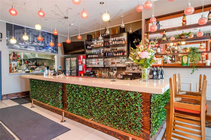 More Photos Of 62 Dunlop St W, Barrie Storefront Retail Residential For Sale