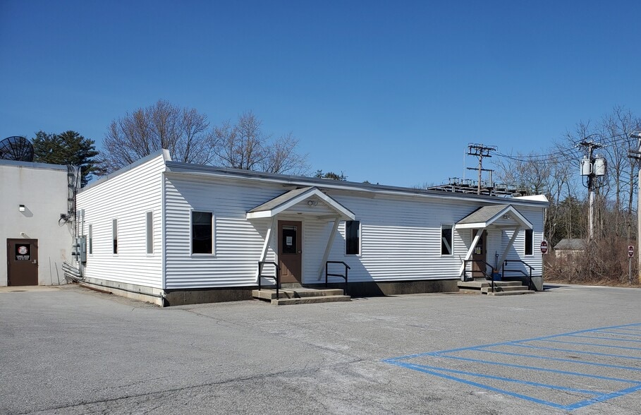 More Photos Of 238 Bay St, Queensbury Showroom For Lease