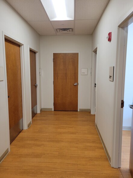 More Photos Of 2444-2474 Laurel Rd, Venice Freestanding For Lease
