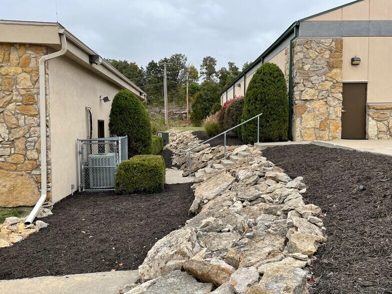 More Photos Of 19605 E 40 Hwy, Independence Warehouse For Sale