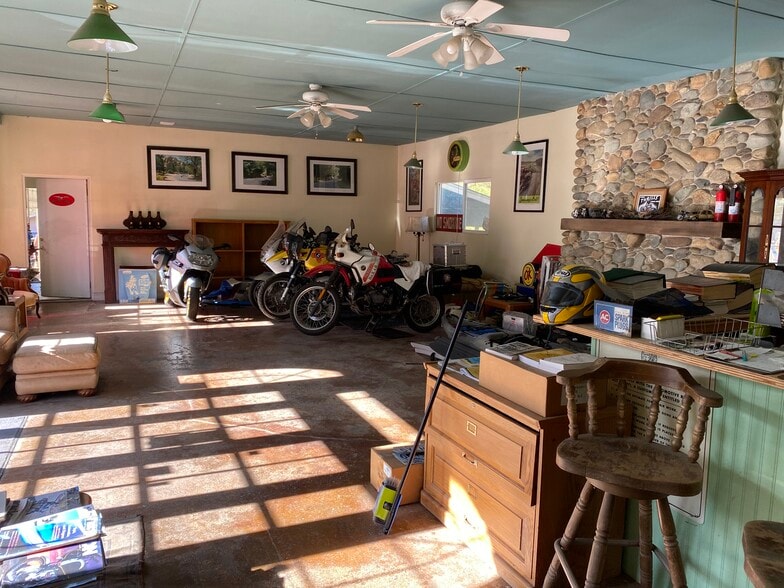 More Photos Of 4875 Black Oak Mine Rd, Garden Valley Auto Dealership For Sale