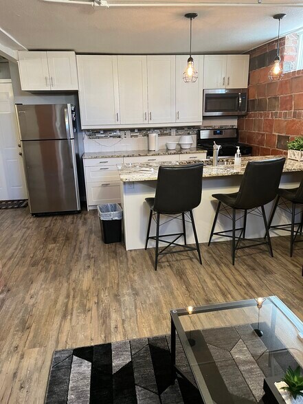 More Photos Of 933 18th St, Des Moines Apartments For Sale