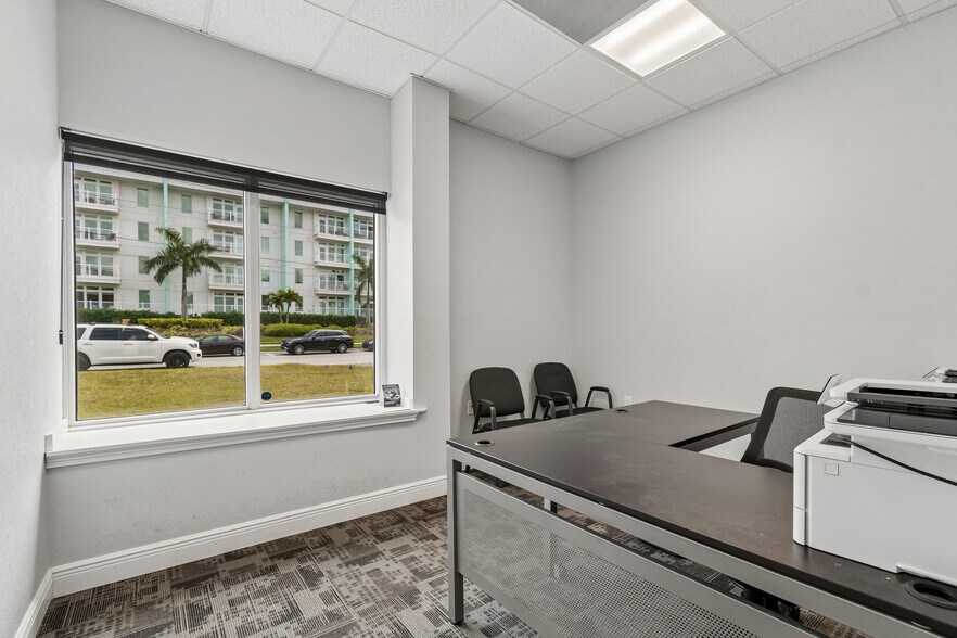 More Photos Of 3209 30th Ave S, Saint Petersburg Office For Sale