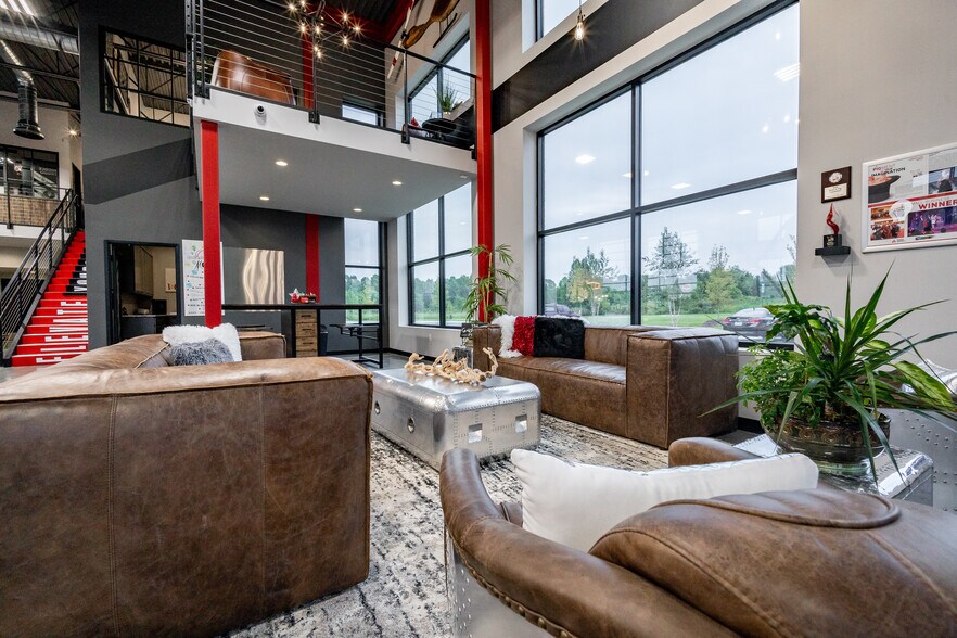More Photos Of 205 SE 22nd St, Bentonville Office For Sale