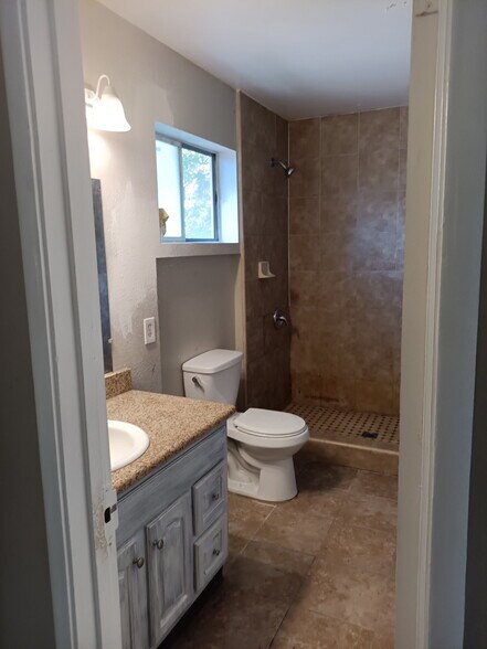 More Photos Of 1680-1695 Ellen Ave, Merced Apartments For Sale