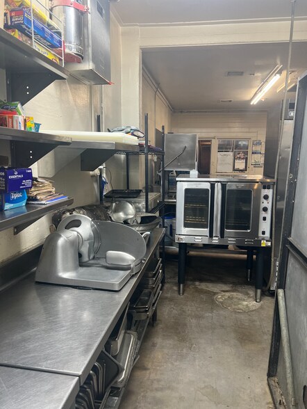 More Photos Of 1606 Main St, Junction Restaurant For Sale