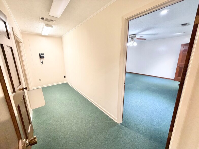 More Photos Of 105 N Hickory St, Aberdeen Flex For Sale