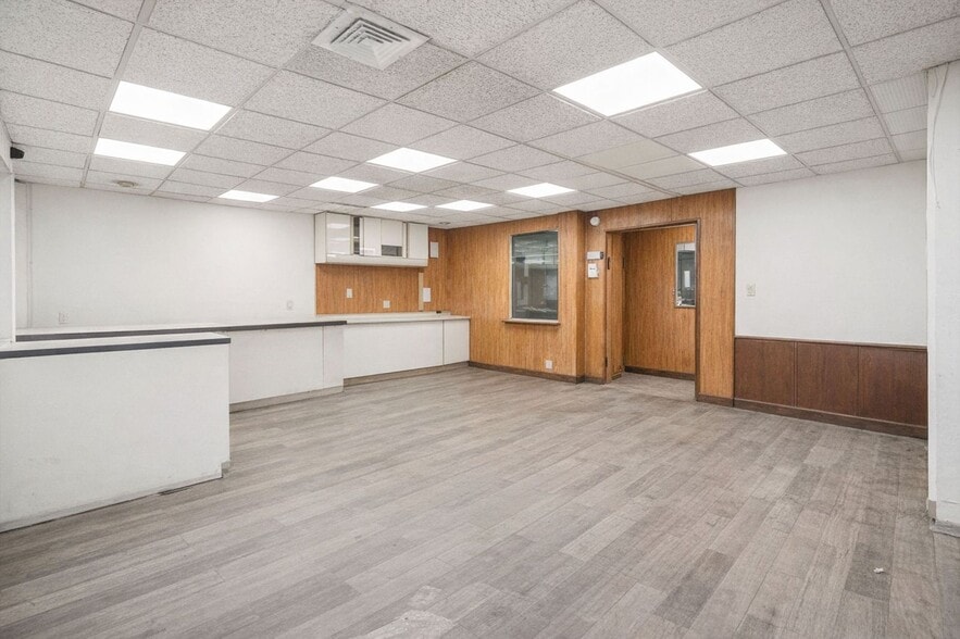 More Photos Of 1940 McDonald Ave, Brooklyn Auto Repair For Lease