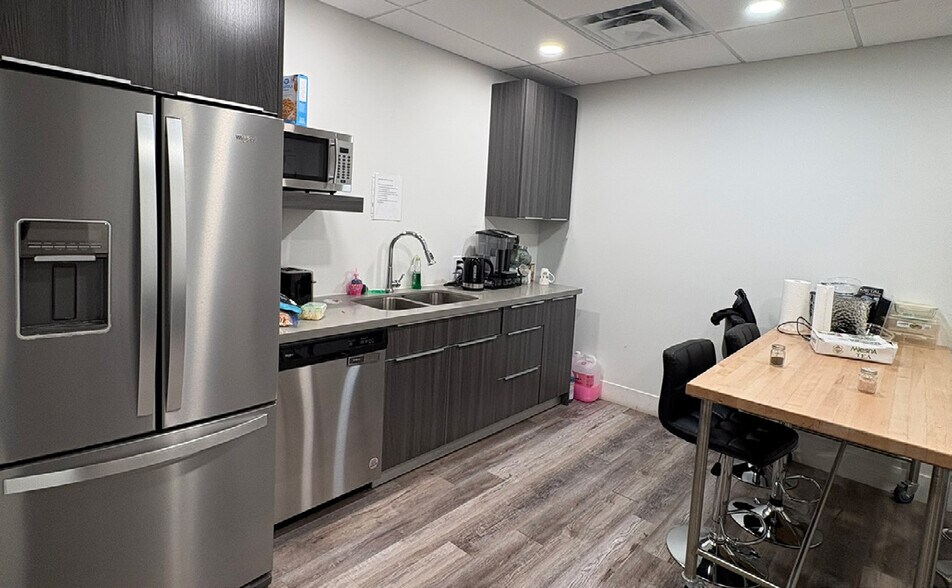 More Photos Of 11779-11781 156th St NW, Edmonton Flex For Sale