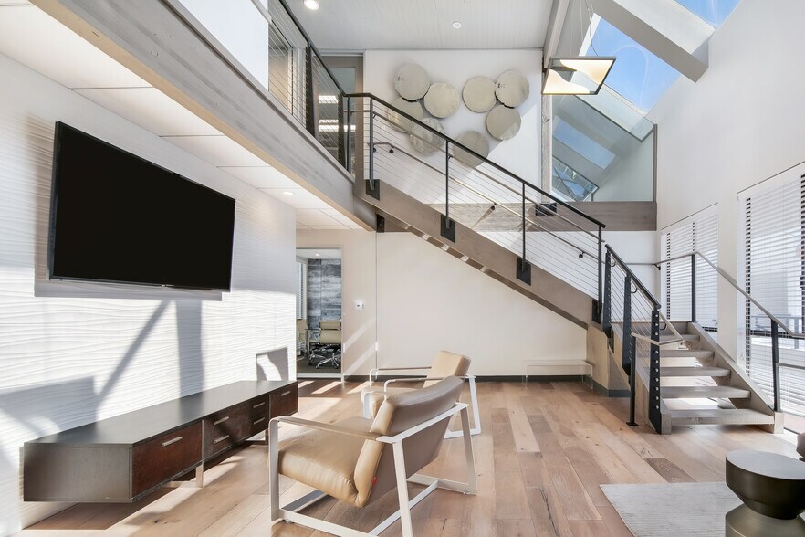 More Photos Of 2200 Pacific Coast Hwy, Hermosa Beach Office For Sale