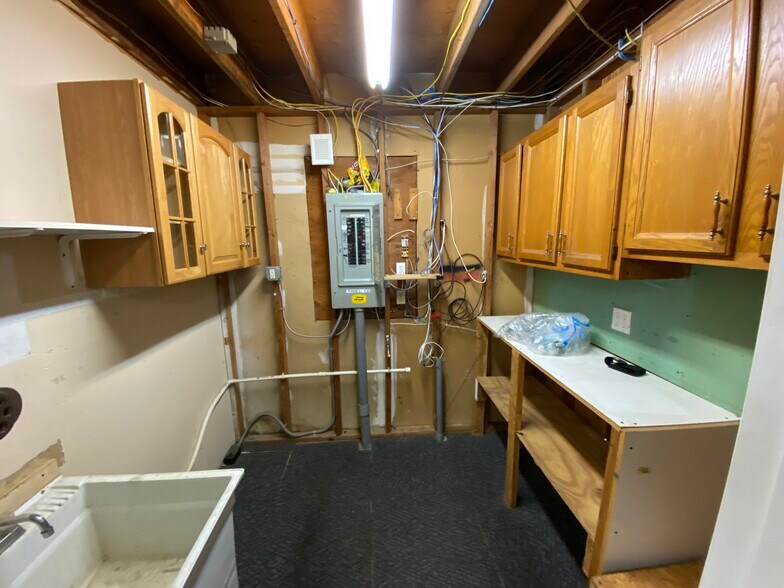 More Photos Of 180 Sunny Valley Rd, New Milford Light Distribution For Lease