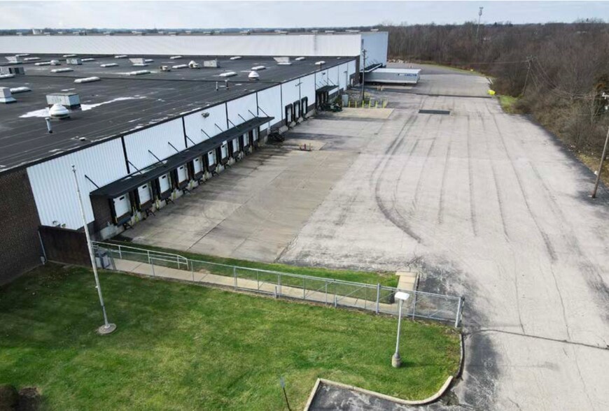 More Photos Of 7625 Empire Dr, Florence Warehouse For Lease