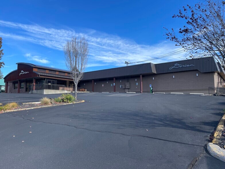 More Photos Of 4212 W Sunset Blvd, Spokane Flex For Sale