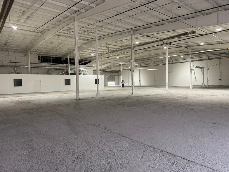 More Photos Of 8635 W 21st St, Sand Springs Warehouse For Lease