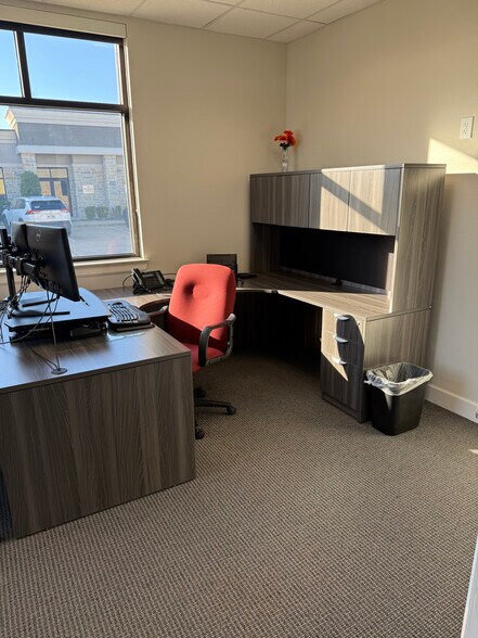 More Photos Of 633 E Fernhurst Dr, Katy Medical For Sale