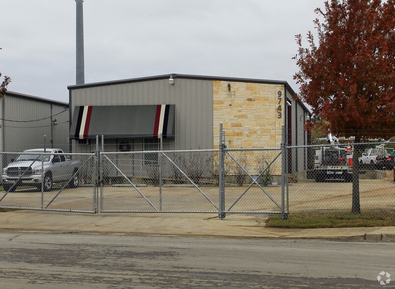 More Photos Of 9743 Cobb St, San Antonio Warehouse For Sale