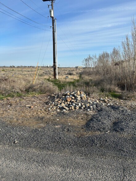 Primary Photo Of Broad St NE @ Airway DR, Moses Lake Land For Sale
