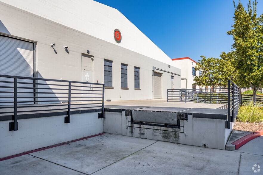 More Photos Of 5012-5116 Dudley Blvd, Mcclellan Flex For Lease