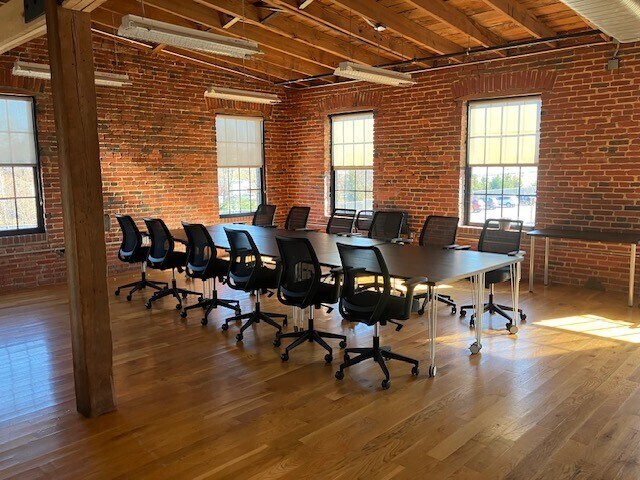 More Photos Of 101 N Haven St, Baltimore Showroom For Lease