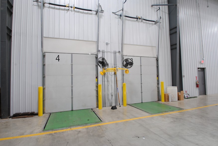 More Photos Of 2521 3rd Ave, West Fargo Warehouse For Lease