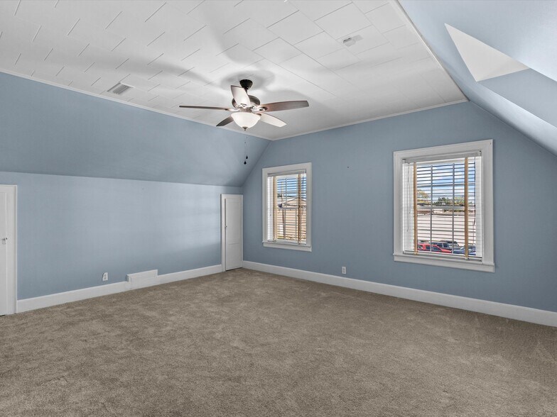 More Photos Of 302 W College St, Enterprise Flex For Sale