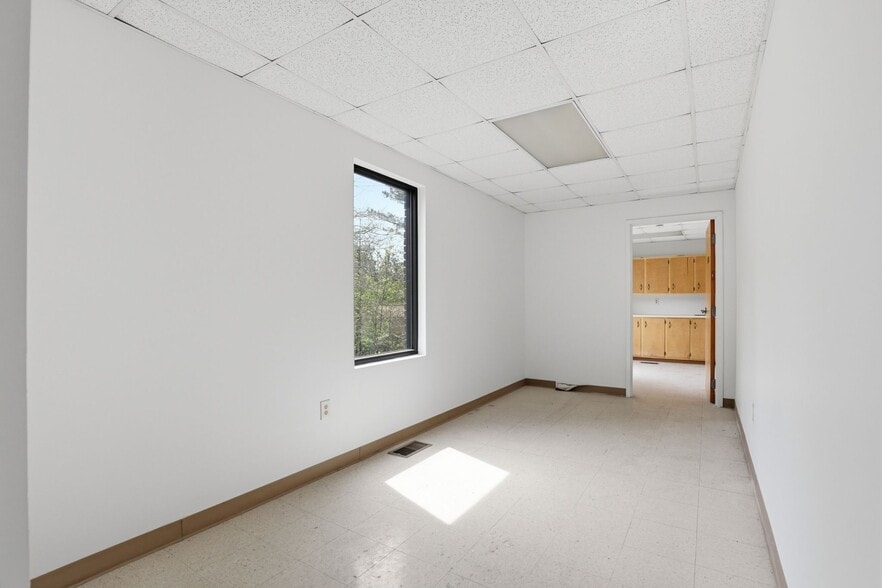 More Photos Of 744 Hartness Rd, Statesville Medical For Sale