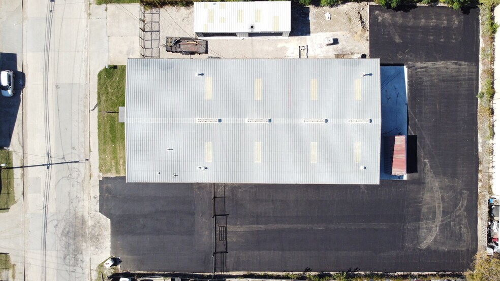 More Photos Of 2333 Joe Field Rd, Dallas Light Manufacturing For Lease