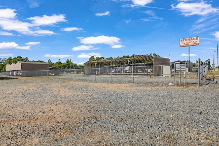 More Photos Of 3407 E Broad St, Texarkana Self Storage For Sale