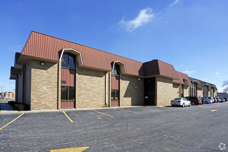 More Photos Of 300 W Lake St, Elmhurst Office For Sale