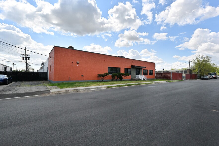 More Photos Of 210 S Newman St, Hackensack Manufacturing For Lease