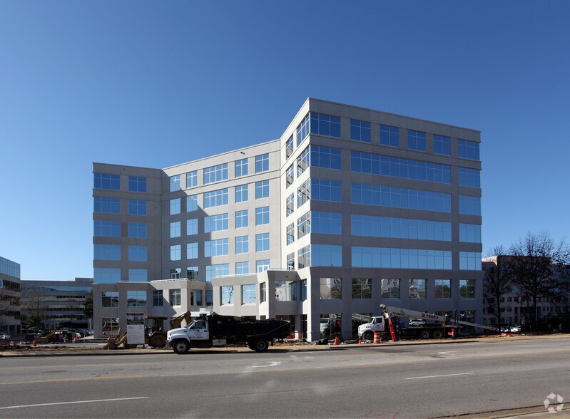 More Photos Of 6070 Poplar Ave, Memphis Office For Lease