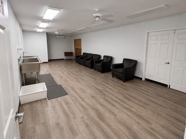 More Photos Of 100 Industrial Loop, Orange Park Warehouse For Sale