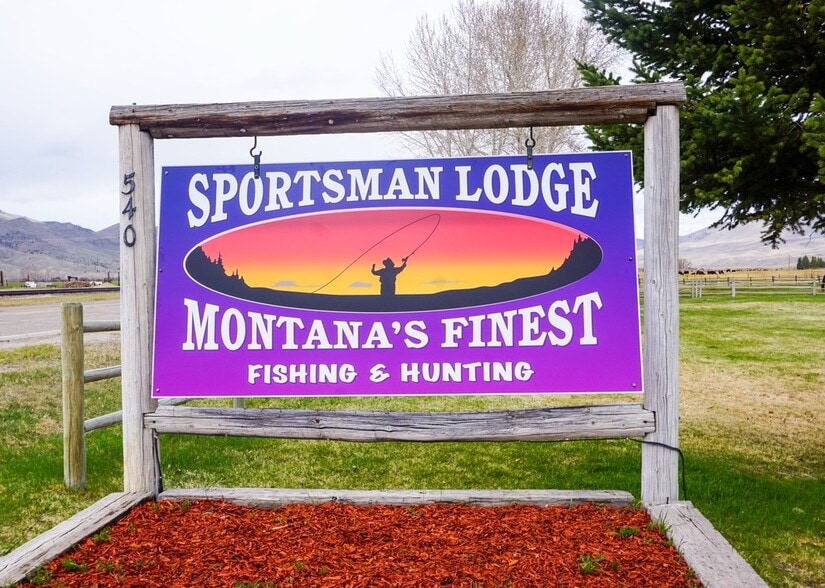 More Photos Of 540 N Main St, Melrose Hotel For Sale