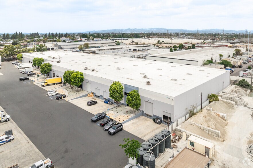 More Photos Of 12020 Woodruff Ave, Downey Warehouse For Lease