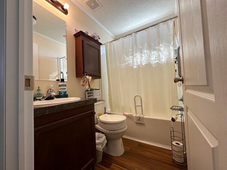 More Photos Of 67 Tweed Ln, Lander Self Storage For Sale