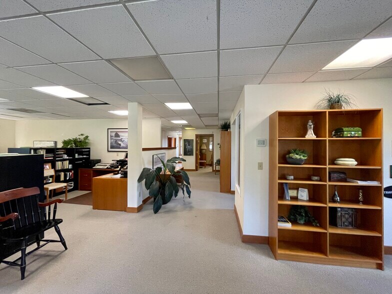 More Photos Of 18660 Sw Boones Ferry Rd, Tualatin Office For Lease