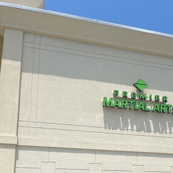 More Photos Of 2777 University Blvd W, Jacksonville Storefront For Lease