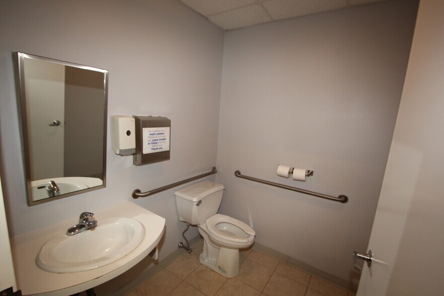 More Photos Of 87 Main St, North Reading Light Manufacturing For Sale