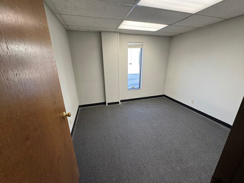 More Photos Of 10828 E Newton St, Tulsa Unknown For Lease