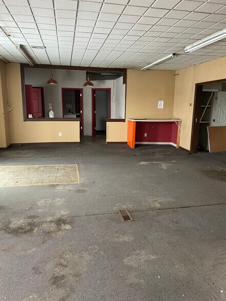 More Photos Of 5002 S Walnut St, South Bloomfield Storefront For Sale