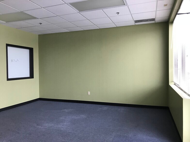 More Photos Of 4209 Webber Pky, Minneapolis Unknown For Lease