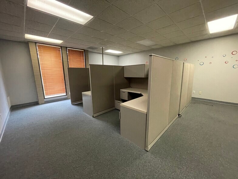 More Photos Of 2401 Fairlane Dr, Montgomery Office For Sale