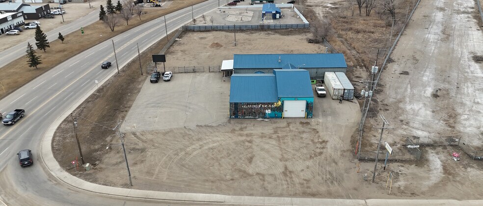 More Photos Of 101 4th St, Estevan Showroom For Sale