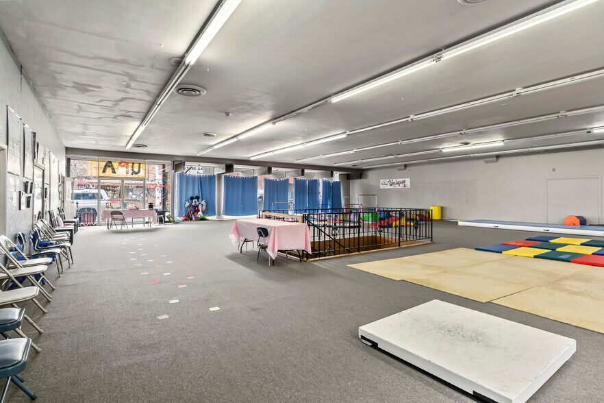 More Photos Of 178 SW 5th St, Madras Storefront Retail Office For Sale