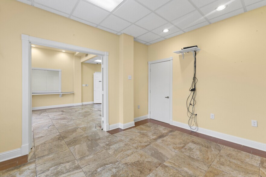 More Photos Of 2230 W Grande Blvd, Tyler Storefront Retail Office For Lease