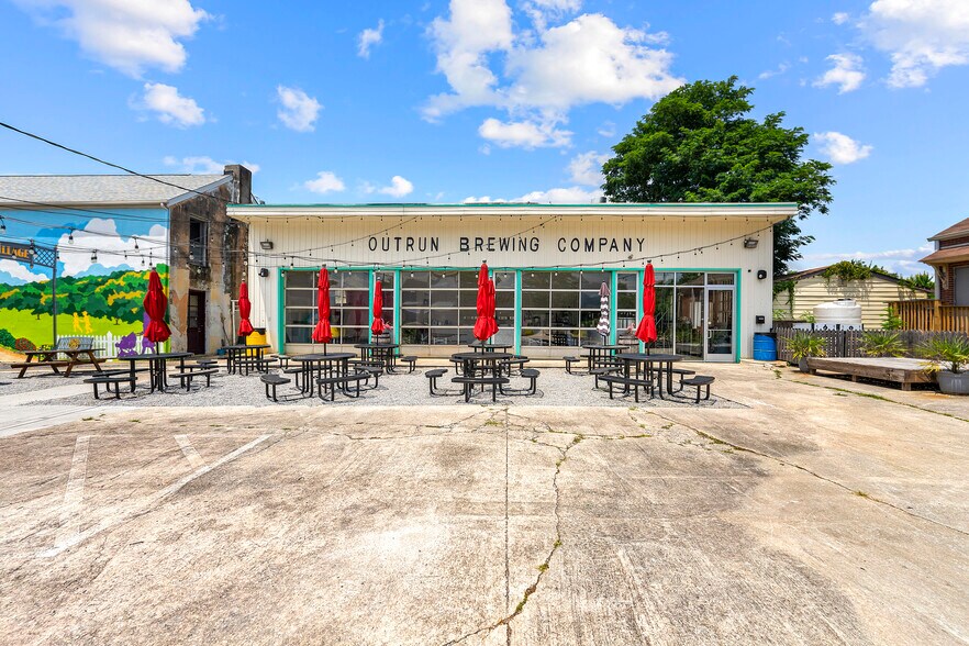 More Photos Of 929 Main St, Stone Mountain Restaurant For Lease