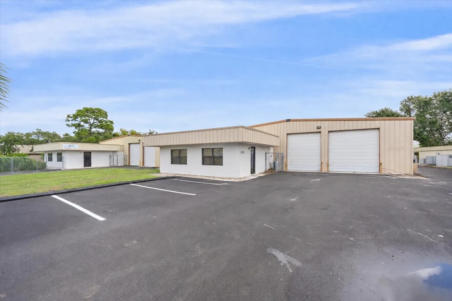 More Photos Of 2311 Whitfield Industrial Way, Sarasota Warehouse For Sale
