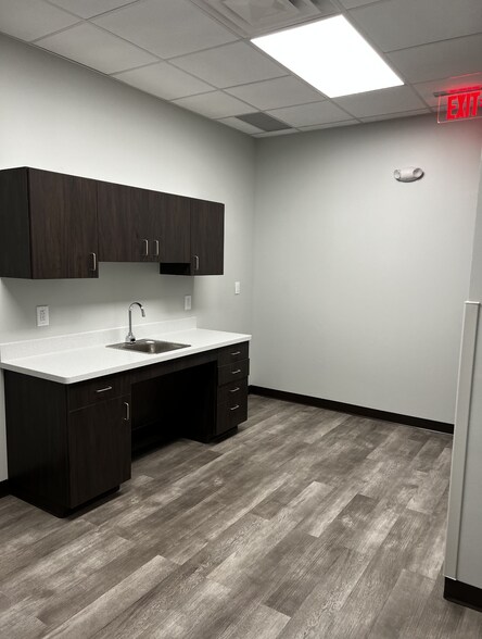 More Photos Of 13431 Old Meridian St, Carmel Medical For Lease